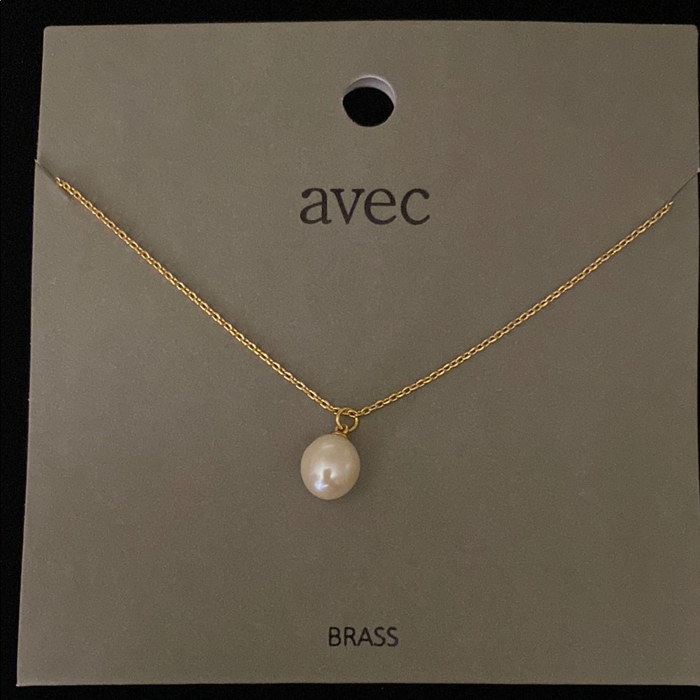 Gold Pearl Pendant Necklace